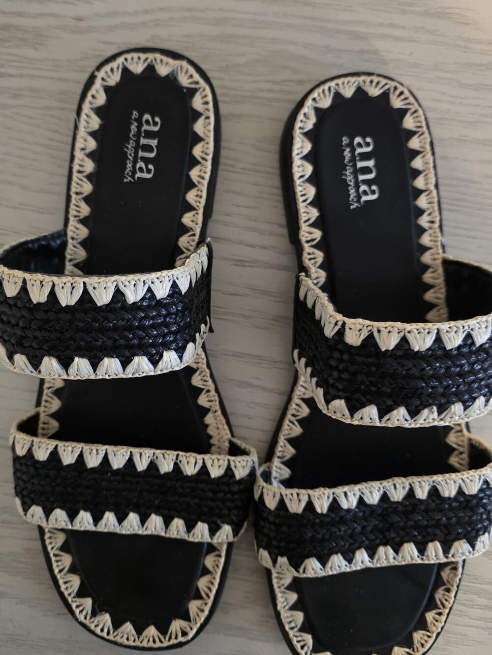 a.n.a Black Slide Sandals with Cream Trim Women's 10